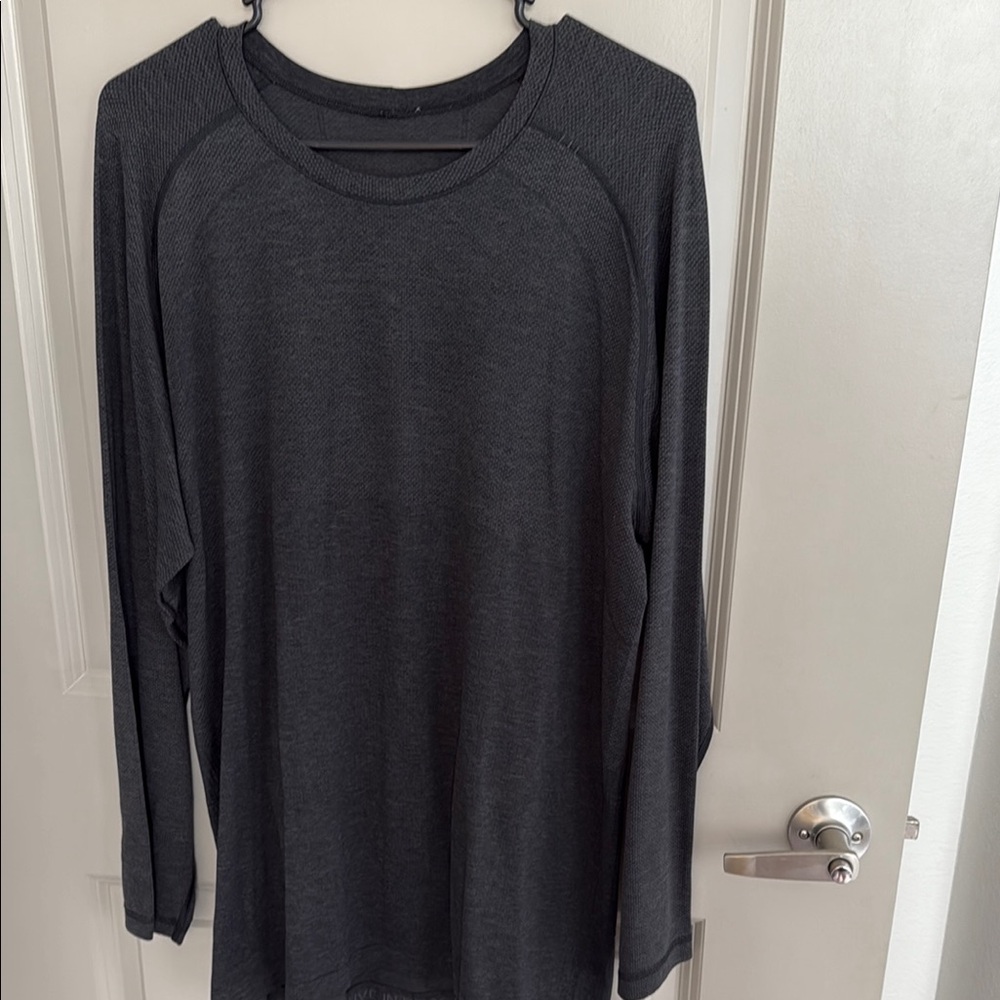 Lululemon Men’s Metal Vent Long sleeve shirt